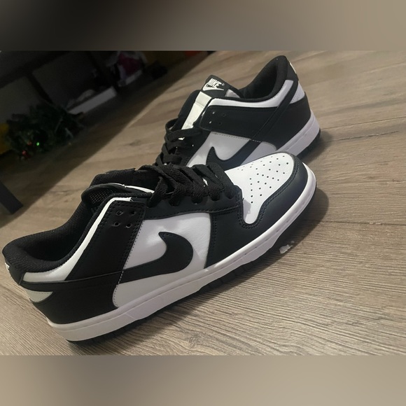 Nike Dunk Low Black & White - Picture 1 of 3